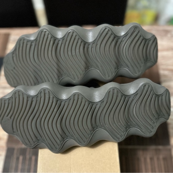 NWT - Yeezy Boost 450 - Cinder- Size 12 - Picture 8 of 11